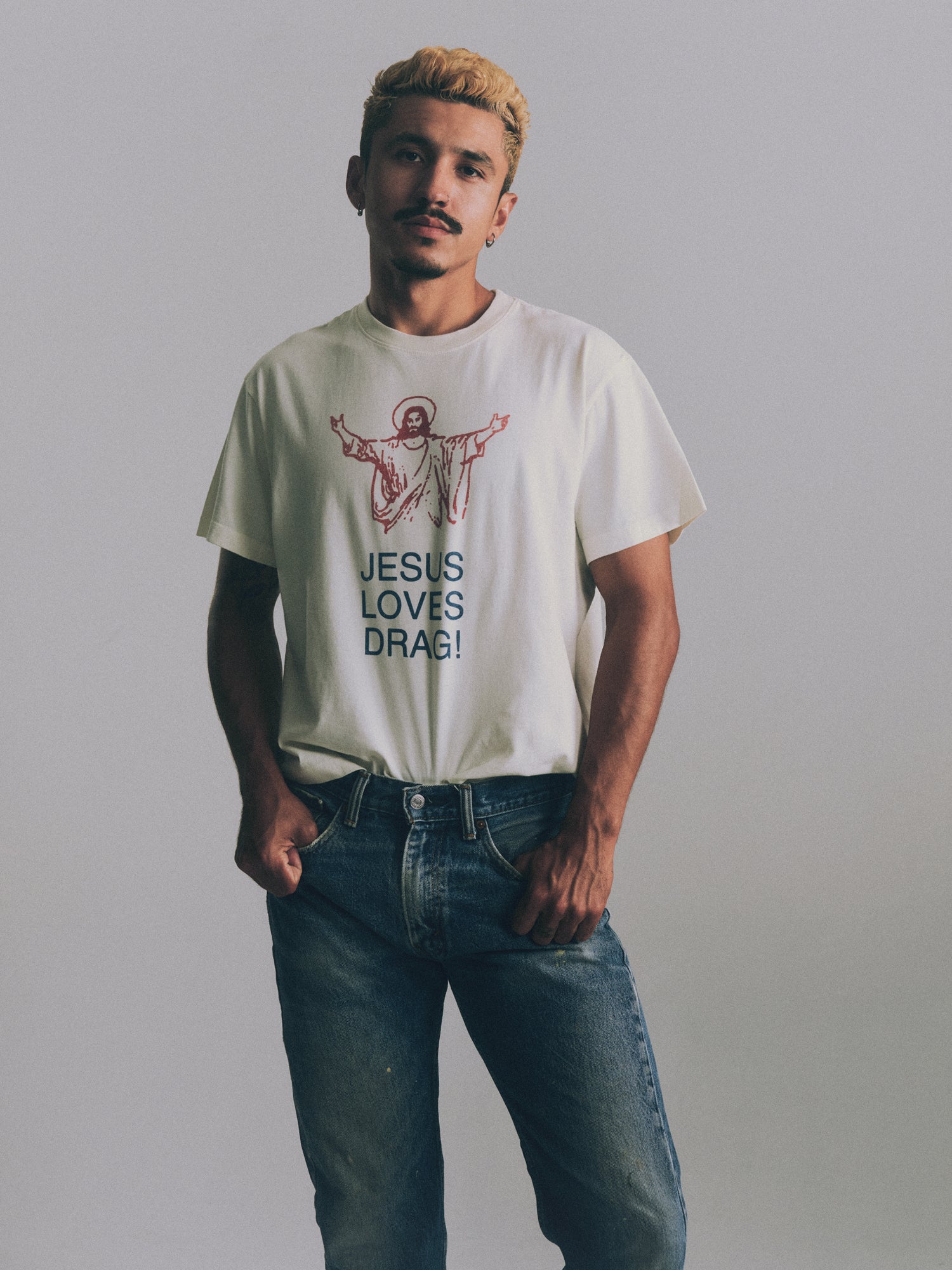 JESUS LOVES DRAG TEE